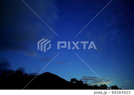 星空と山 69364925
