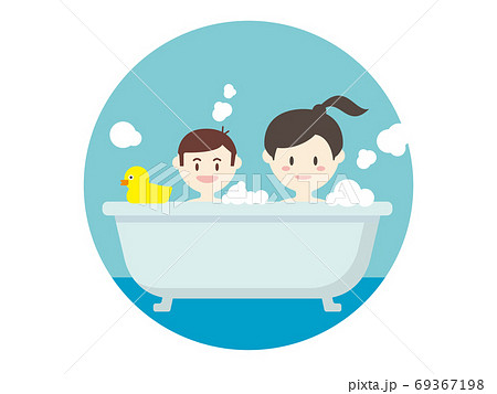 温泉_風呂_湯船につかる人物_複数バリエーション有 69367198