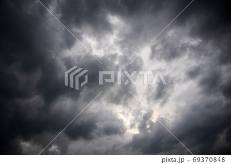 Stormy clouds on summer evening. Rainy sky before the storm. 69370848