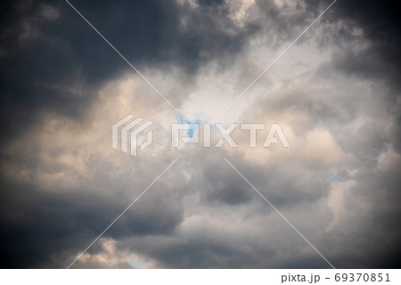 Stormy clouds on summer evening. Rainy sky before the storm. 69370851