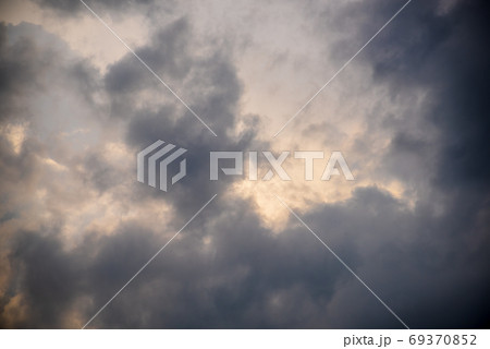 Stormy clouds on summer evening. Rainy sky before the storm. 69370852