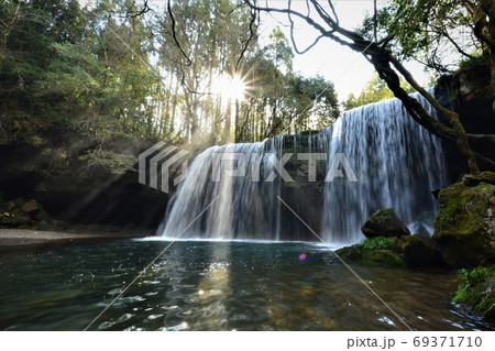 九州　熊本県の鍋ケ滝　横写真 69371710