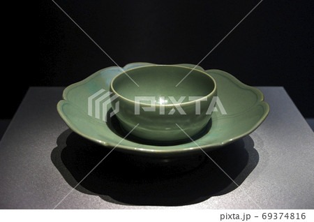 アンティーク 展示 ボウル 69374816