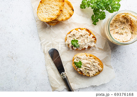 Sandwiches with salmon pate 69376168