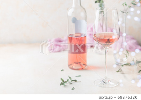 Glass and bottle of rose wine 69376320