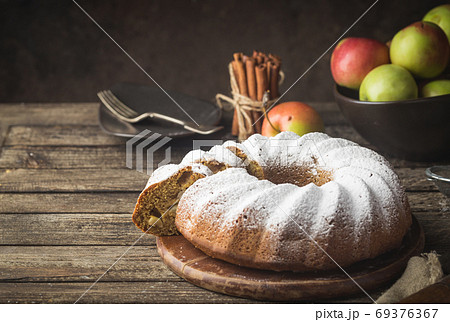 Apple Bundt Cake 69376367