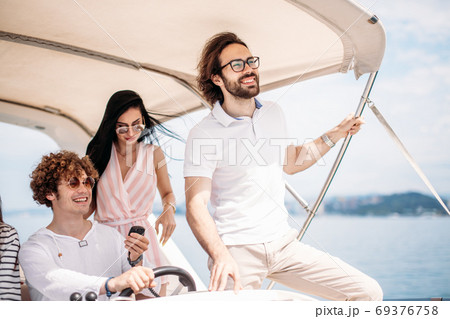 Young friends sailing in caribbean sea 69376758
