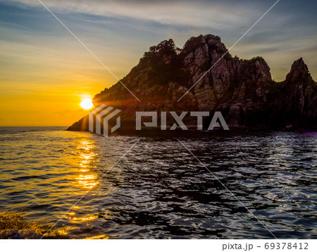 The golden reflection on the water surface from sunset is beautiful The golden reflection on the water surface from sunset is beautiful 69378412