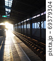 駅のホーム 69379304