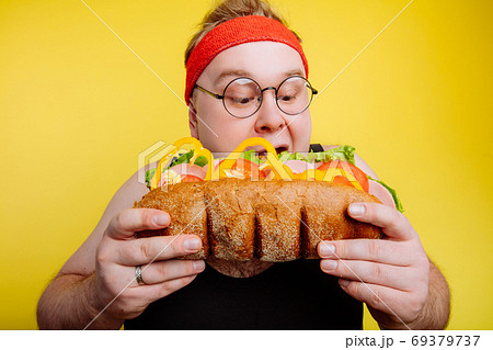 fat man eating fast food hamberger fat man eating fast food hamberger 69379737