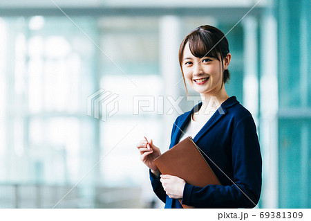 ビジネス 女性 20代 ビジネス 女性 20代 69381309