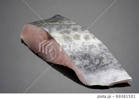 新鮮なさわらの切り身　フレッシュフード　一切れ 69381501