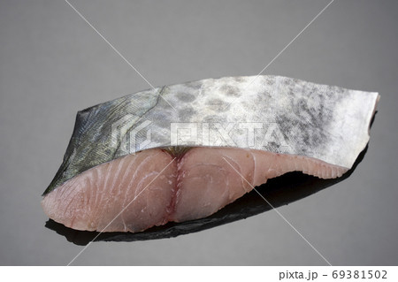 新鮮なさわらの切り身　フレッシュフード　一切れ 69381502