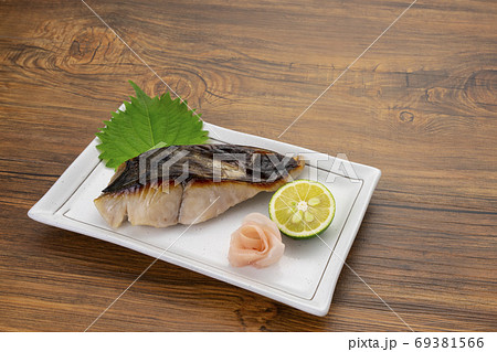 鰆のうまみがあふれ出た！　塩こうじ焼き　食卓イメージ 69381566
