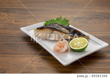 鰆のうまみがあふれ出た！　塩こうじ焼き　食卓イメージ 69381568