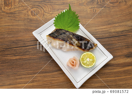 鰆のうまみがあふれ出た！　塩こうじ焼き　食卓イメージ 69381572