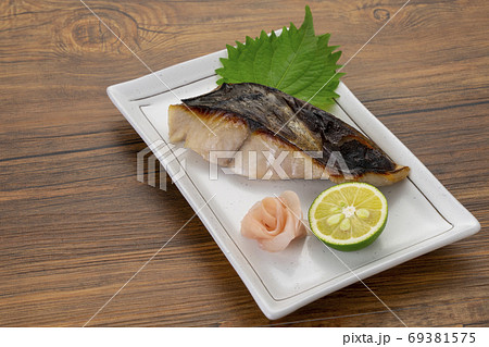 鰆のうまみがあふれ出た! 塩こうじ焼き 食卓イメージ 鰆のうまみがあふれ出た! 塩こうじ焼き 食卓イメージ 69381575