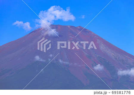 晩夏の赤富士 山中湖より望む富士山 晩夏の赤富士 山中湖より望む富士山 69381776