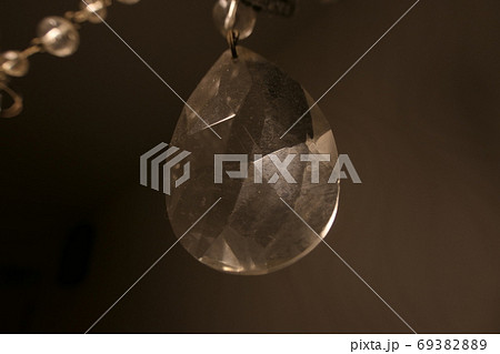 ティアドロップの宝石 69382889