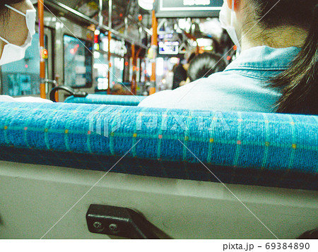 バスにて 69384890