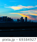 横浜　大桟橋から見えるみなとみらいの夕景 69384927