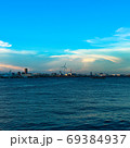横浜　山下公園から見える夕景と青空 69384937