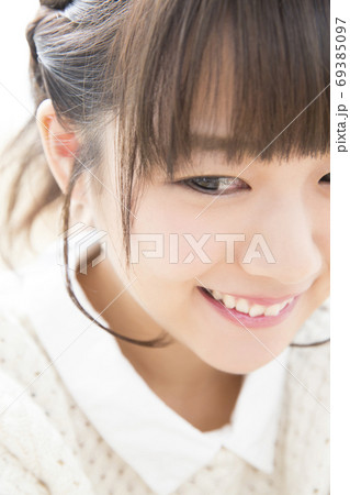 笑顔の女性 笑顔の女性 69385097