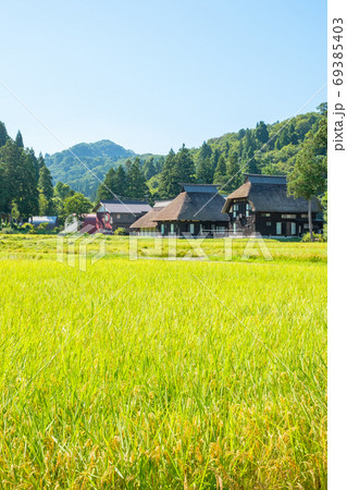 晩夏の農村風景（荻ノ島環状集落） 69385403