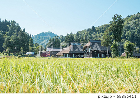 晩夏の農村風景(荻ノ島環状集落) 晩夏の農村風景(荻ノ島環状集落) 69385411