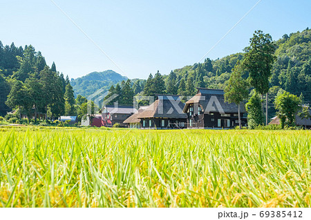 晩夏の農村風景(荻ノ島環状集落) 晩夏の農村風景(荻ノ島環状集落) 69385412