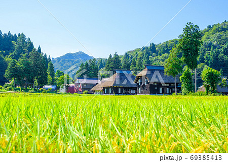 晩夏の農村風景（荻ノ島環状集落） 69385413