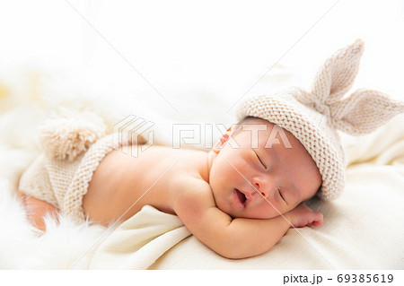 あかちゃん　新生児 69385619