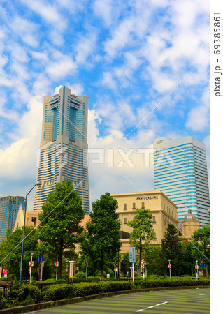 快晴の横浜ランドマークタワー 69385861