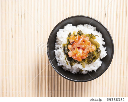いか明太子高菜漬のせごはん 69388382