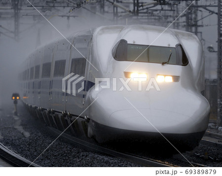 雨の中を走行する東海道新幹線 700系 C32編成 69389879
