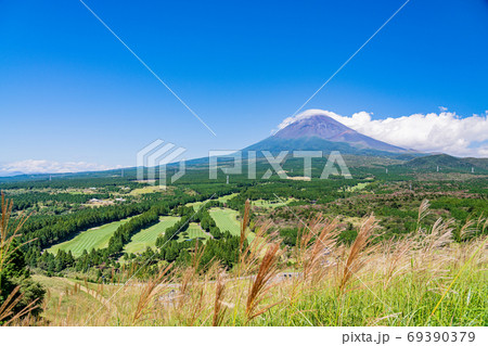 （静岡県）十里木高原展望台から望む、富士山 69390379