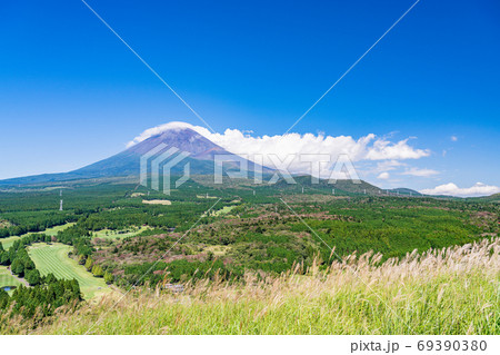 (静岡県)十里木高原展望台から望む、富士山 (静岡県)十里木高原展望台から望む、富士山 69390380