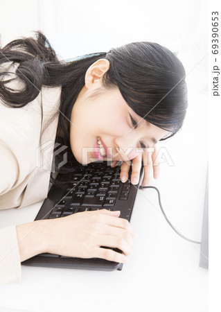 疲労したOL 疲労したOL 69390653