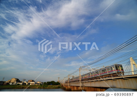 中川橋梁を渡る京成電鉄3500形電車 中川橋梁を渡る京成電鉄3500形電車 69390897