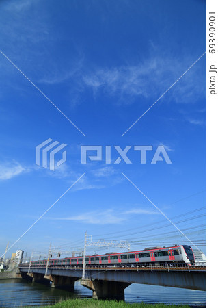 中川橋梁を渡る都営地下鉄5500形電車 69390901