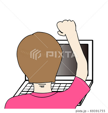 オンラインライブをPCで観て盛り上がる人 69391755
