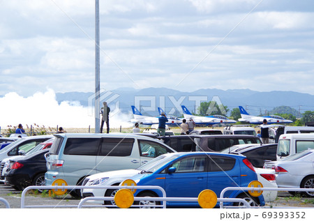 航空祭の展示飛行の光景 … 鳥取県 境港市(晴れ) 航空祭の展示飛行の光景 … 鳥取県 境港市(晴れ) 69393352