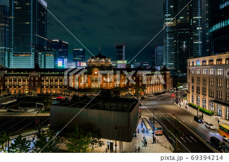 【東京都】夜の東京駅前 【東京都】夜の東京駅前 69394214