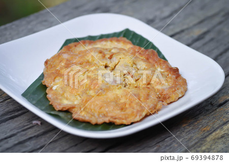 omelet or omelette 69394878