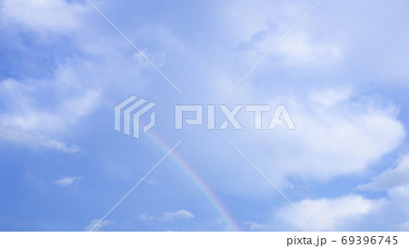青空にかかる虹ダブル 69396745