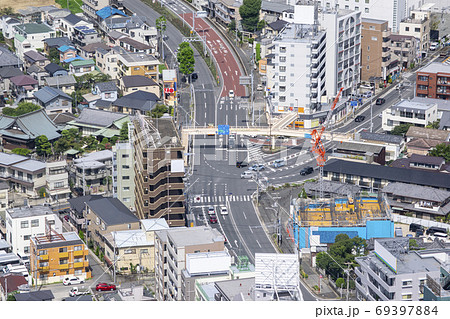 住宅地の交差点 住宅地の交差点 69397884