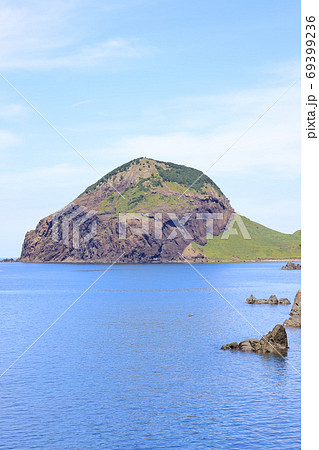 夏の佐渡ヶ島の大野亀と日本海 夏の佐渡ヶ島の大野亀と日本海 69399236
