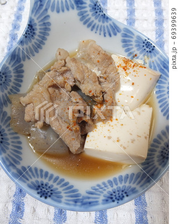 家庭の肉豆腐 69399639