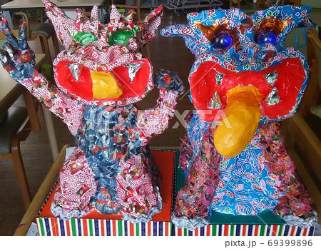 紙粘土と和紙で作成したシーサーの写真素材