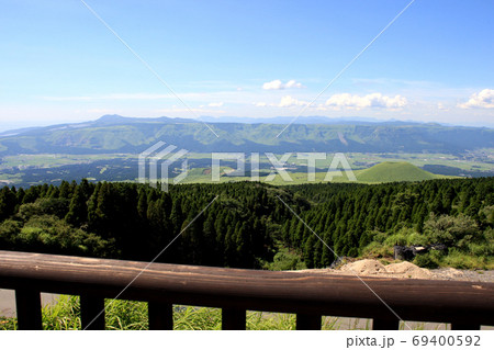 阿蘇の人気観光スポット「草千里展望所」の景観 69400592